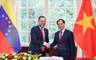 Vietnam y Venezuela acuerdan promover cooperación multisectorial 