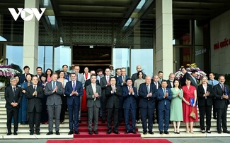Presidente del Parlamento recibe a embajadores de los países de la UE en Hanói