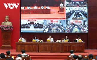 Presidente del Parlamento de Vietnam dialoga con electores de Hau Giang