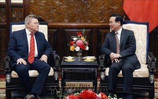 武文赏会见世界工会联合会秘书长