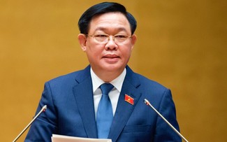 越共中央委员会批准王庭惠同志辞去职务