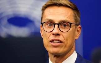 La Finlande investit son nouveau président, Alexander Stubb
