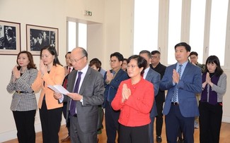 L’ambassade du Vietnam en France rend hommage aux rois Hung