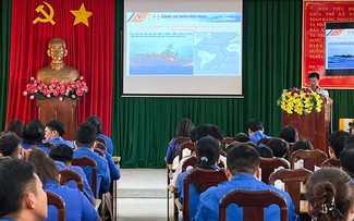 Con Dao district holds session on protecting national seas, islands