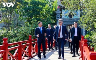 Der dänische Kronprinz erlebt Dong Ho-Bilder und Wasserpuppentheater in Hanoi