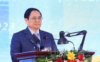 Premierminister Pham Minh Chinh fordert drei Hauptaufgaben zur Erfüllung der Nachfrage der Arbeitskräfte