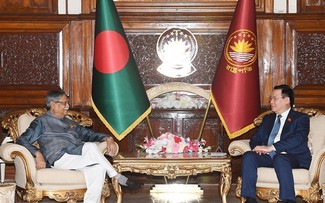 Parlamentspräsident Vuong Dinh Hue führt Gespräch mit dem Präsidenten von Bangladesch Mohammed Shahabuddin