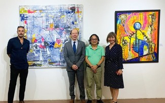 Gemälde-Ausstellung des uruguayischen Künstlers in Vietnam