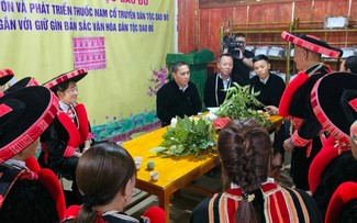 Die Herstellung von traditionellen pflanzlichen Arzneimitteln der Volksgruppe Dao in der Provinz Cao Bang