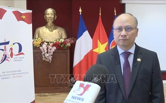 Le ministre vietnamien des Affaires étrangères en visite officielle en France