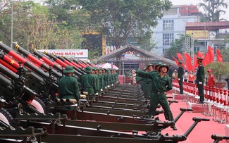 Une batterie d’artillerie au service des 70 ans de la victoire de Diên Biên Phu