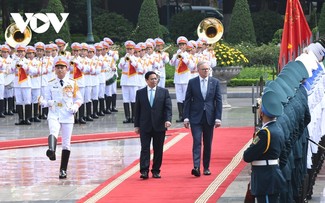 PM Pham Minh Chinh Memimpin Upacara Penyambutan PM Australia