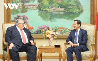 Deputi PM Vietnam, Le Minh Khai Terima Direktur Jenderal Bank Pembayaran Internasional