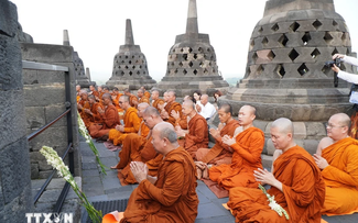 Ribuan Biksu-Biksuni dan Umat Buddha Negara-Negara Melakukan Ritual Thudong ke Indonesia 