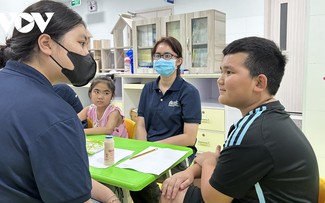 Kelas yang Membawa Kegembiraan kepada Pasien Anak-Anak di Kota Ho Chi Minh