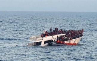 Boat carrying 500 migrants disappears