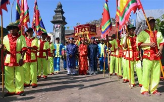Whale worshipping festival held in Ha Tinh province