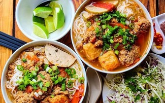 Bun Rieu - Incredibly delicious crab noodles in Vietnam