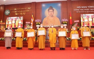 Sangha Buddha Vietnam di Kota Ho Chi Minh secara Aktif Lakukan Pekerjaan Amal dan Dukung Pencegahan dan Pengendalian Wabah