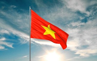 Perkenalan Sepintas tentang Makna Bendera Nasional Vietnam dan Teluk Lan Ha- Salah Satu Tempat Dimana “Harus Dikunjungi” di Asia Tenggara 
