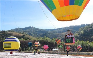 Heißluftballonfestival in der Provinz Kon Tum