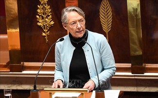 Frankreichs Premierministerin Elisabeth Borne übersteht zwei Misstrauensvoten im Parlament