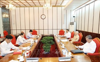 Generalsekretär Nguyen Phu Trong leitet das Treffen von Spitzenpolitikern