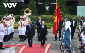 Staatspräsident To Lam leitet die offizielle Begrüßungszeremonie des russischen Präsidenten Wladimir Putin