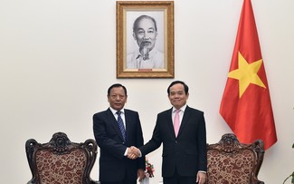 Erfahrungen beim Aufbau der Politik für ethnische Angelegenheiten zwischen Vietnam und China austauschen