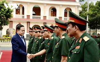Parlamentspräsident Tran Thanh Man besucht die Militärzone 9
