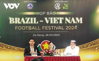 ‘브라질-베트남 축구 축제’에서 브라질 축구 스타들 만나