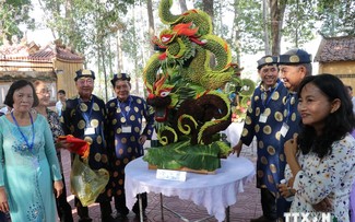 빈즈엉 뜨엉 빈 히엡동 주민의 특별한 열매조각 예술