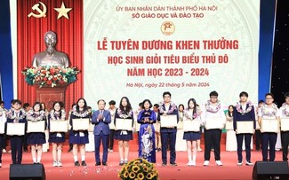 하노이 모범 학생 표창식 개최