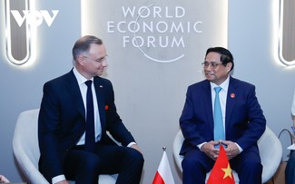 ‘WEF 참석 중’ 팜 민 찐 총리, 폴란드 대통령과 만나