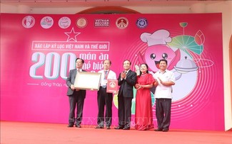 Dong Thap awarded World Record for making 200 lotus-based dishes  