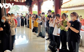 Emotional ceremonies to pay gratitude to parents on Vu Lan Day