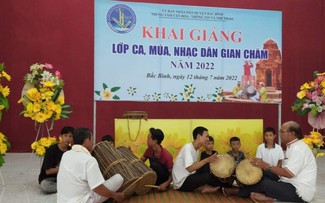 Binh Thuan promotes folk singing, dancing
