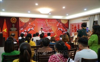 Lunar New Year get-togethers held for overseas Vietnamese in Malaysia, Australia