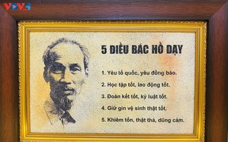 Une collection de tableaux en grains de riz sur le Président Hô Chi Minh
