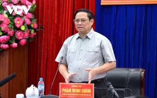 Le Premier ministre Pham Minh Chinh travaille avec les responsables de la province de Binh Duong