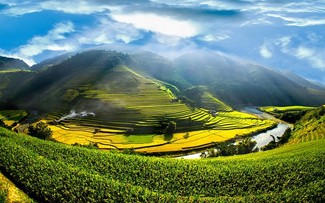 Mù Cang Chai et la baie d’Halong dans la liste des destinations les plus colorées du monde de 2023