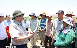 Pham Minh Chinh inspecte les travaux de lutte contre la sécheresse à Ninh Thuân