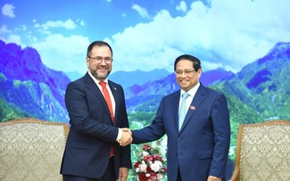 Pham Minh Chinh accueille Yván Gil Pinto 