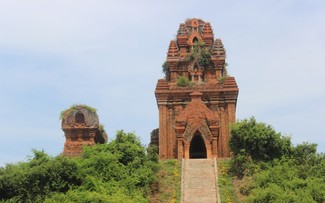 Provinsi Binh Dinh Promosikan Nilai Situs Menara-Menara Cham untuk Pariwisata