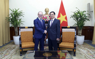 Menlu Vietnam, Bui Thanh Son Menerima Sekretaris Negara Spanyol