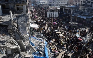 中東情勢：ガザでの瓦礫撤去には14年もかかる
