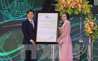 Non Nuoc Cao Bang receives certificate reverifying Global Geopark 