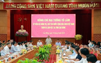 State Presidents works with Cao Bang province's leaders