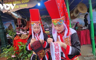 Dao Thanh Phan women promote traditional embroidery