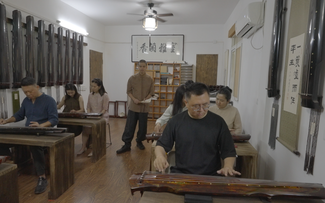 Chinese musical instrument of guqin through the eyes of Vietnamese PhD 